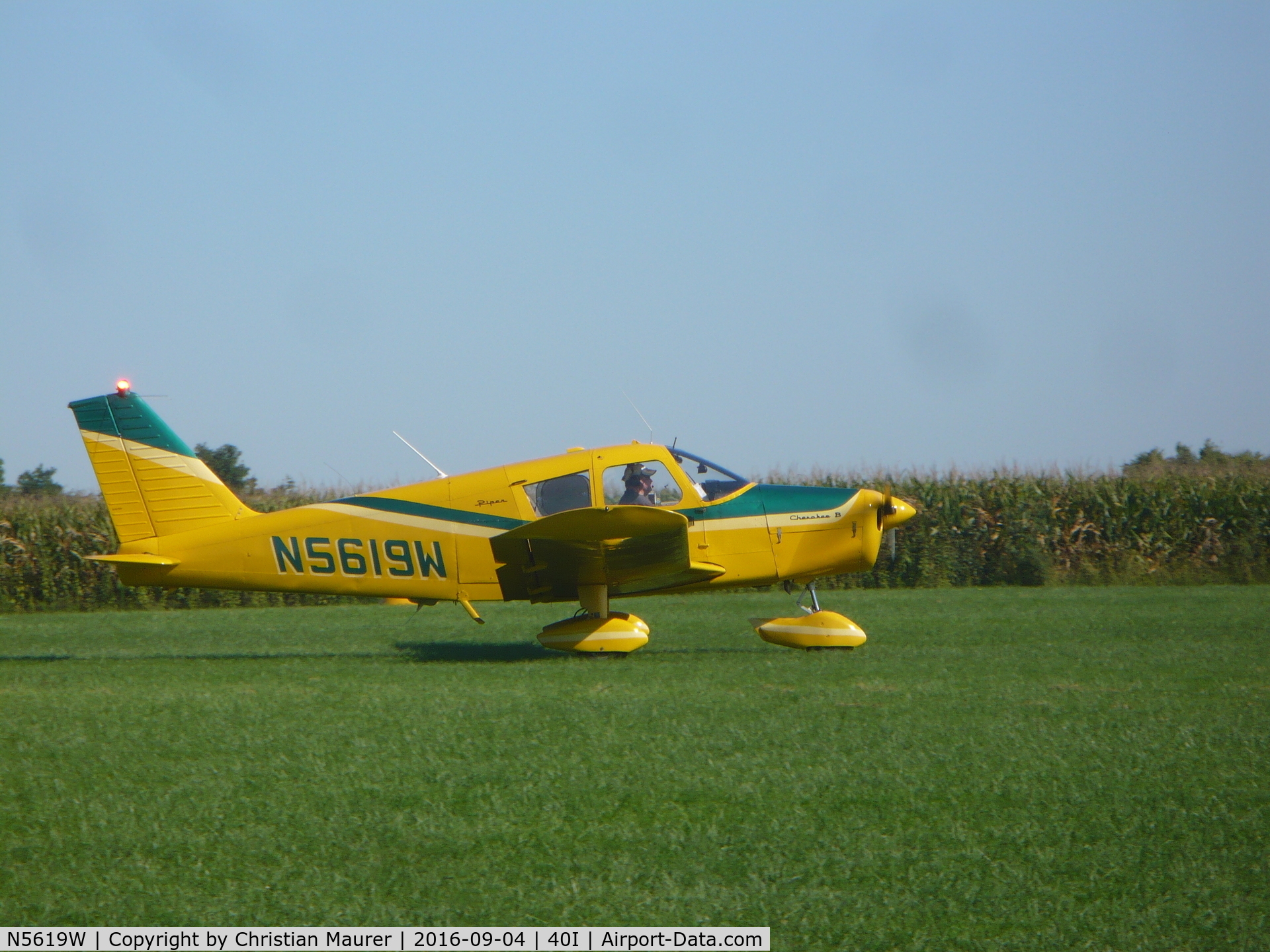 N5619W, 1962 Piper PA-28-160 Cherokee C/N 28-761, Piper Cherokee 160 With rotating beacon illuminated