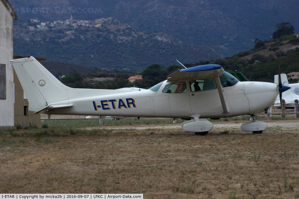 I-ETAR, 1976 Cessna 172M C/N 17266658, Parked
