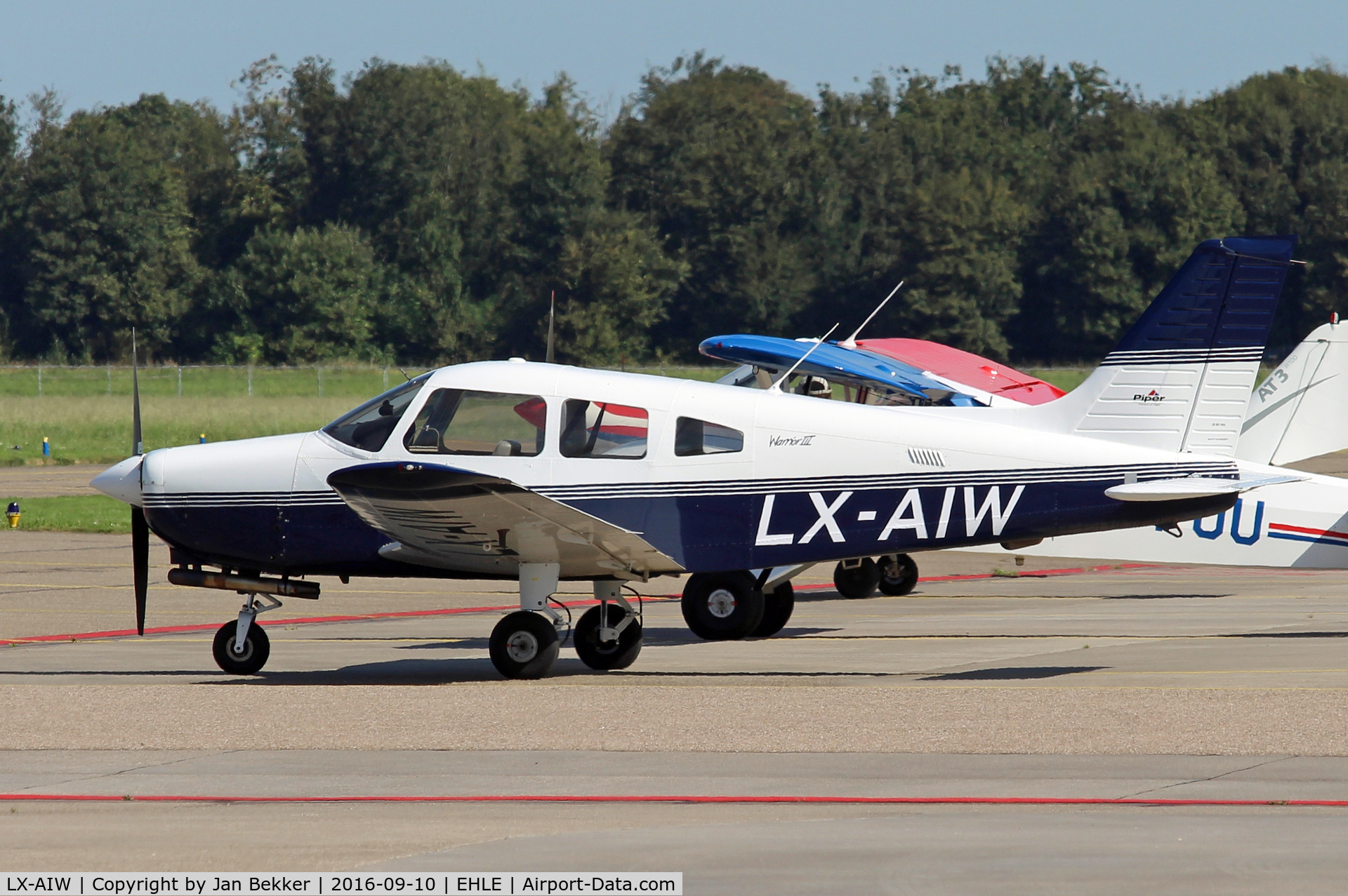 LX-AIW, Piper PA-28-161 Warrior III C/N 28-42153, Lelystad Airport