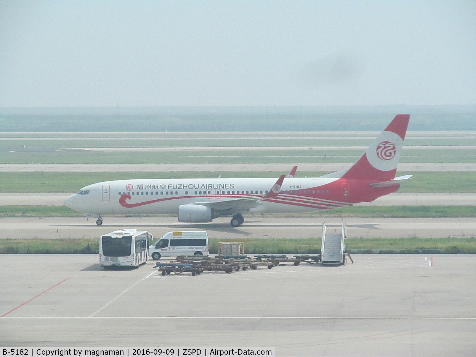 B-5182, 2006 Boeing 737-808 C/N 34708, taxying in at misty shanghai