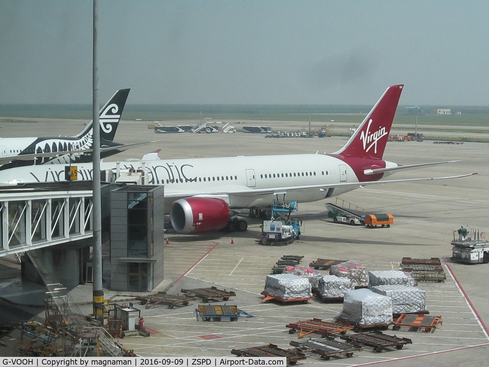 G-VOOH, 2015 Boeing 787-9 Dreamliner Dreamliner C/N 37968, on stand at PVG