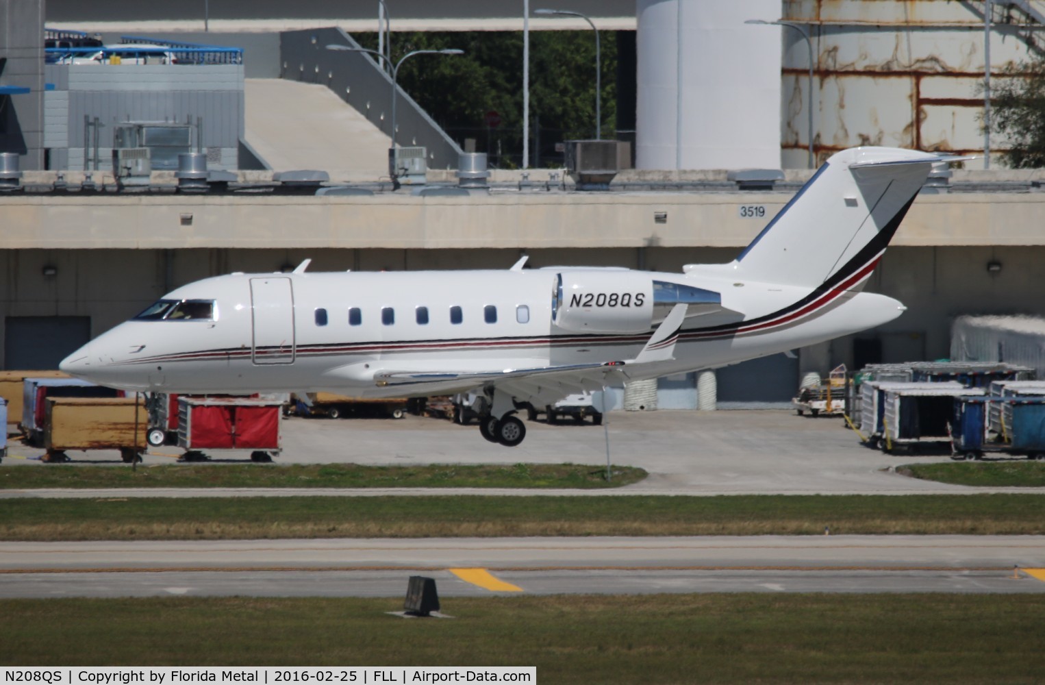 N208QS, 2015 Bombardier Challenger 650 (CL-600-2B16) C/N 6056, Net Jets Challenger 650