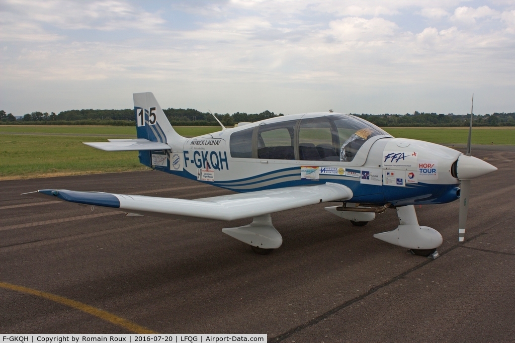 F-GKQH, Robin DR-400-140B Major C/N 2053, Parked
