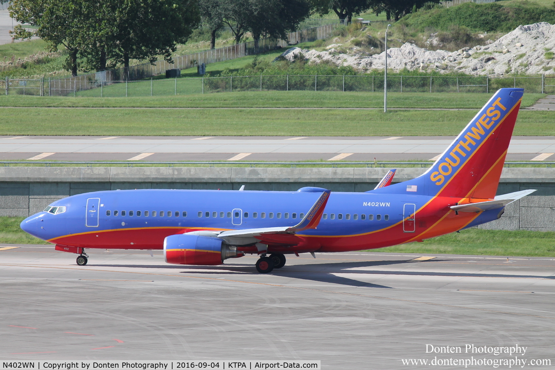 N402WN, 2001 Boeing 737-7H4 C/N 29814, Southwest Flight 588 (N402WN) taxis for departure at Tampa International Airport prior to flight to Louisville International Airport