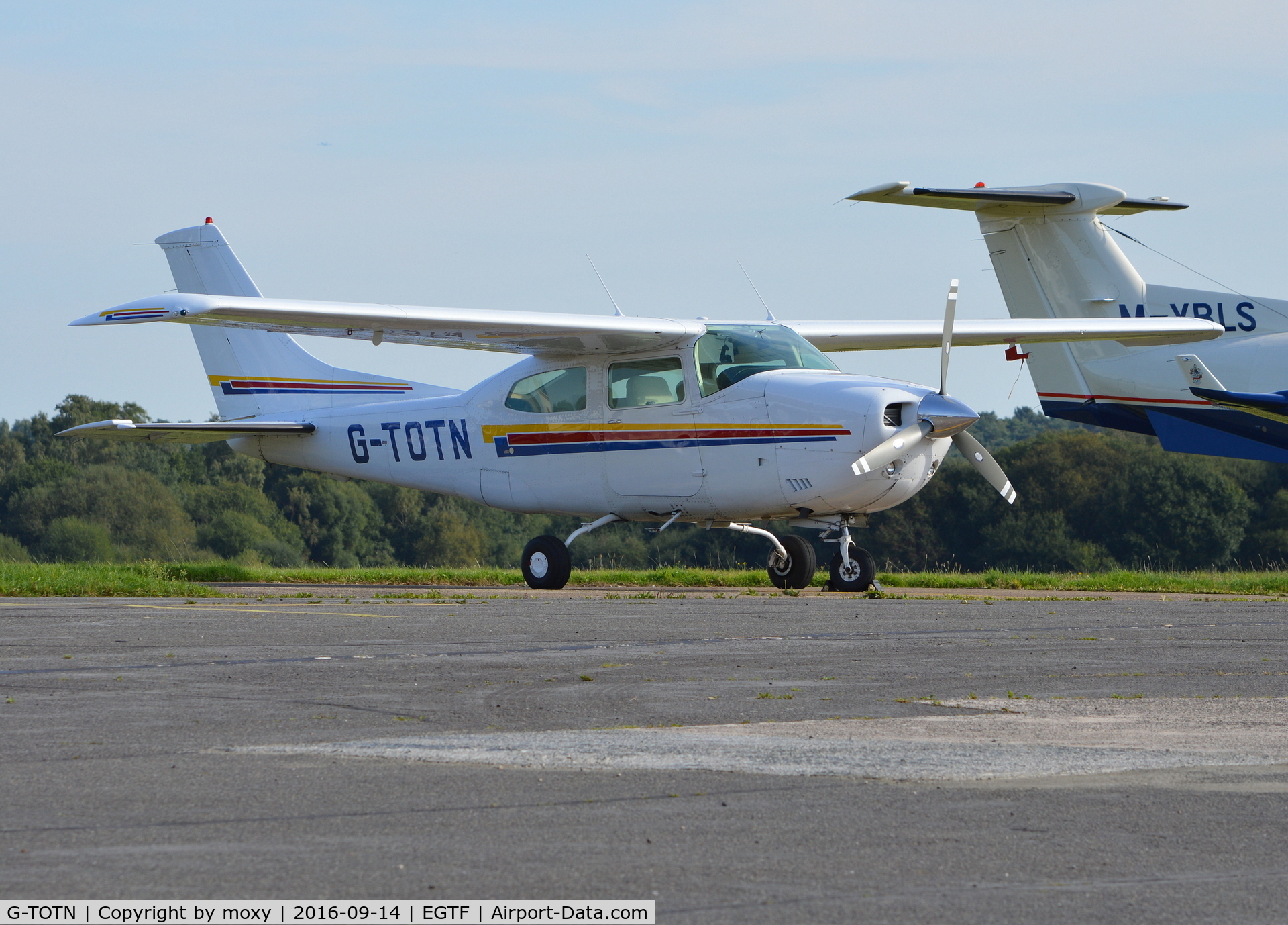 G-TOTN, 1977 Cessna 210M Centurion C/N 21061674, Cessna 210M Centurion at Fairoaks.
