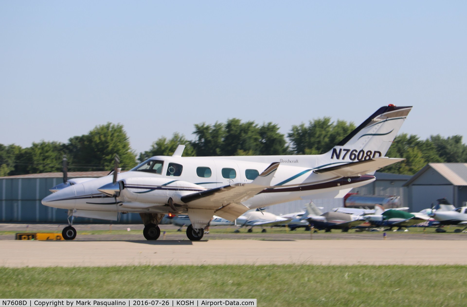 N7608D, 1972 Beech A60 C/N P-188, Beech A60