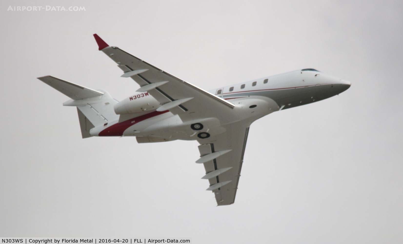 N303WS, 2005 Bombardier Challenger 300 (BD-100-1A10) C/N 20045, Challenger 300