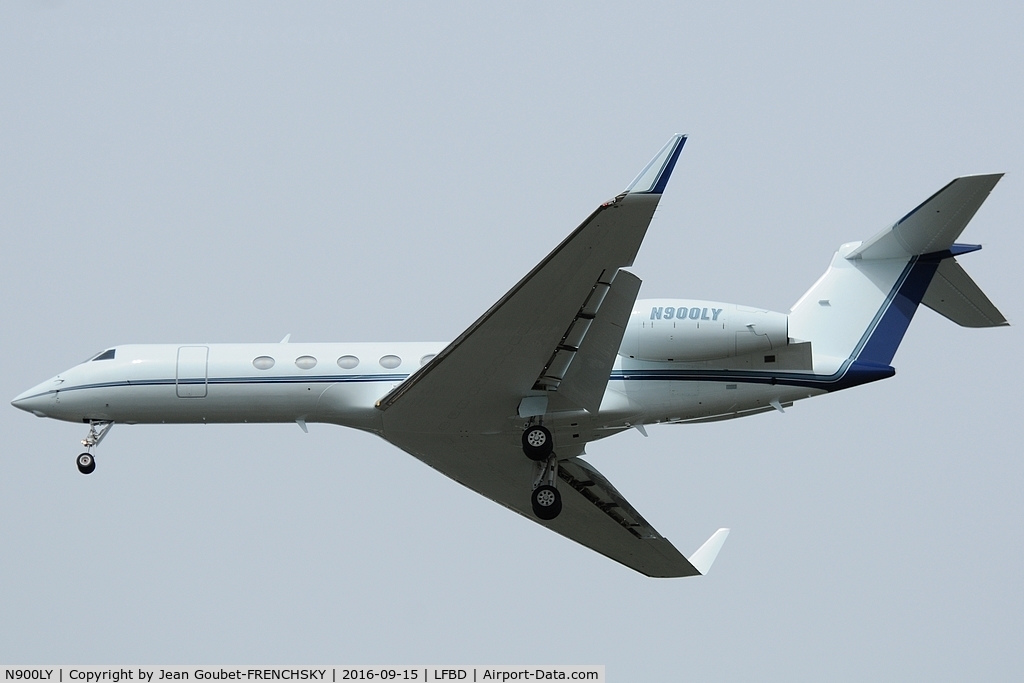 N900LY, 2001 Gulfstream Aerospace G-V C/N 661, Lyon Aviation landing runway 23 from Saint Petersbourg.