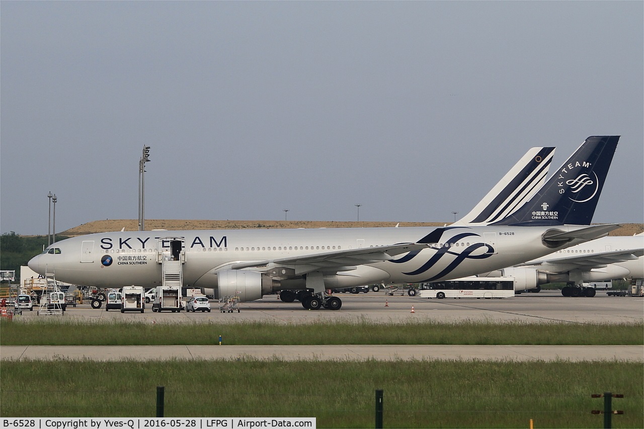 B-6528, 2010 Airbus A330-223 C/N 1202, Airbus A330-223, Parked, Roissy Charles De Gaulle Airport (LFPG-CDG)