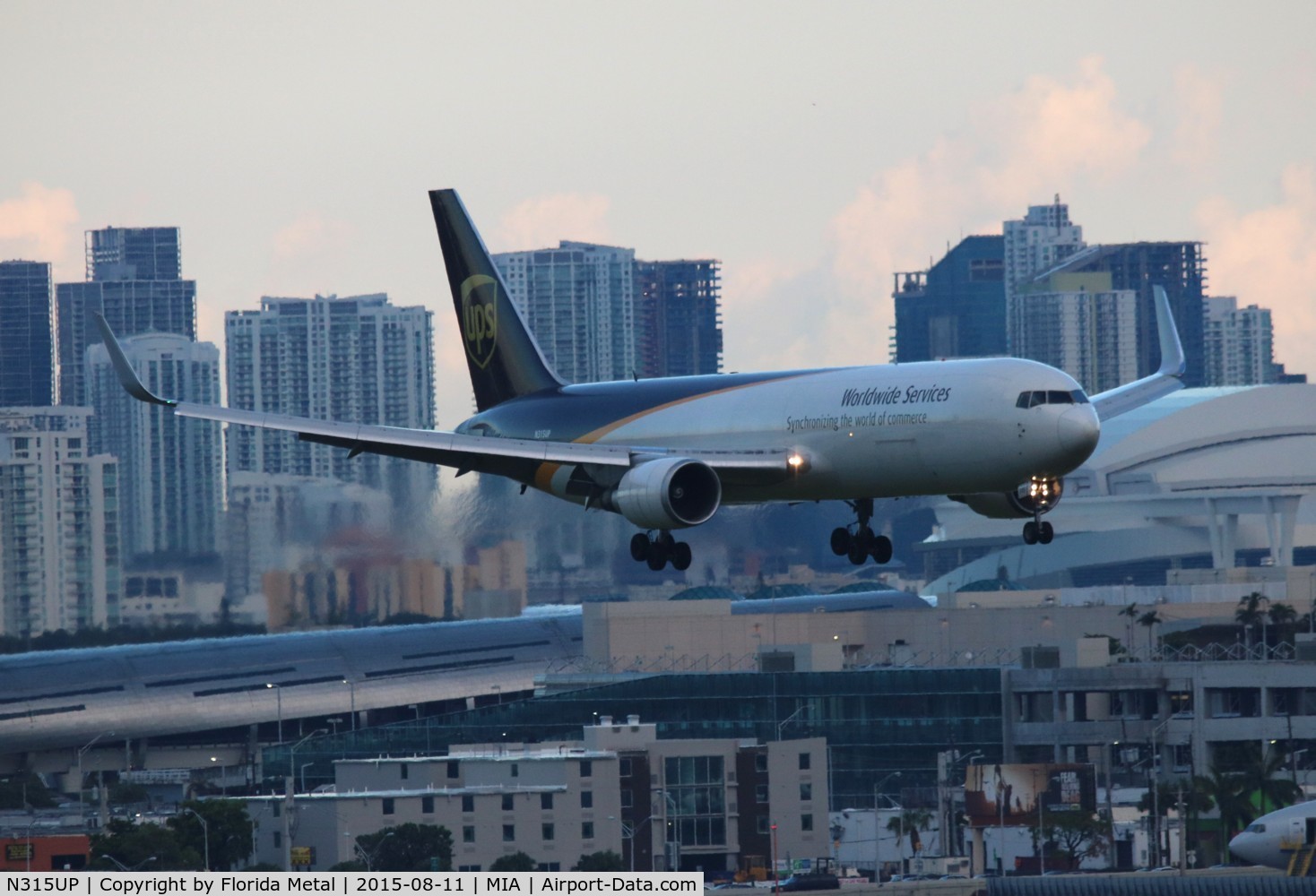 N315UP, 1996 Boeing 767-34AF C/N 27743, UPS 767-300