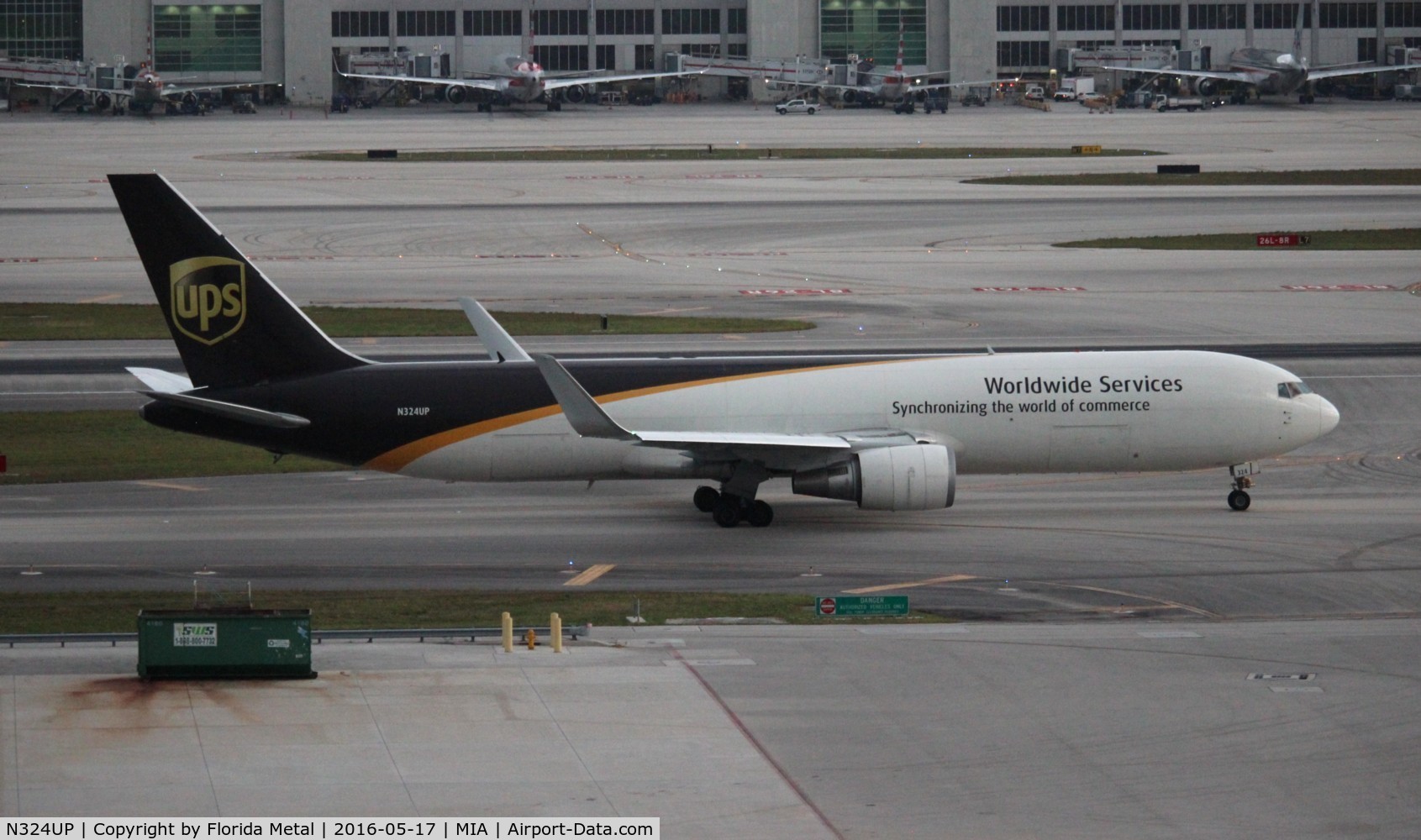 N324UP, 1998 Boeing 767-34AF C/N 27750, UPS 767-300