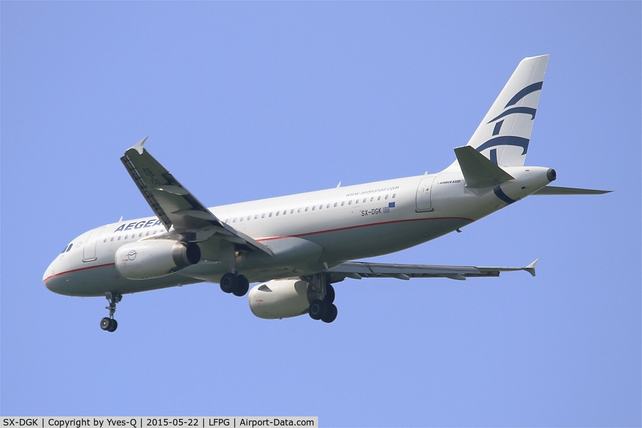 SX-DGK, 2009 Airbus A320-232 C/N 3748, Airbus A320-232, Short approach rwy 27R, Roissy Charles De Gaulle Airport (LFPG-CDG)