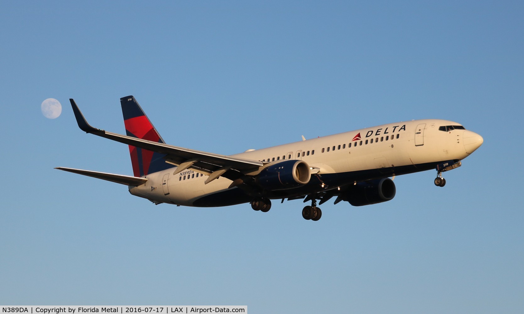 N389DA, 2000 Boeing 737-832 C/N 30376, Delta