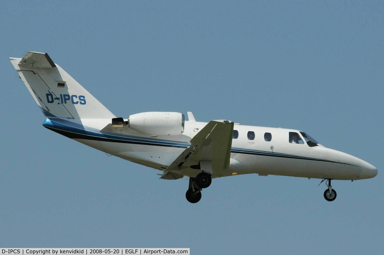 D-IPCS, 1998 Cessna 525 CitationJet C/N 525-0264, On finals to runway 06 at Farnborough.