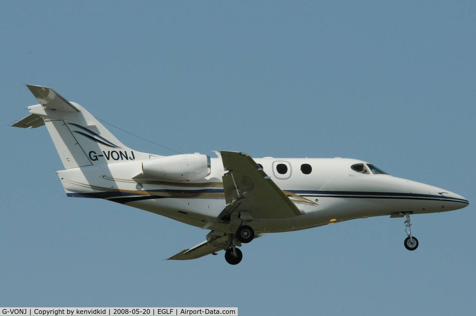 G-VONJ, 2003 Raytheon 390 Premier I C/N RB-66, On finals to runway 06 at Farnborough.