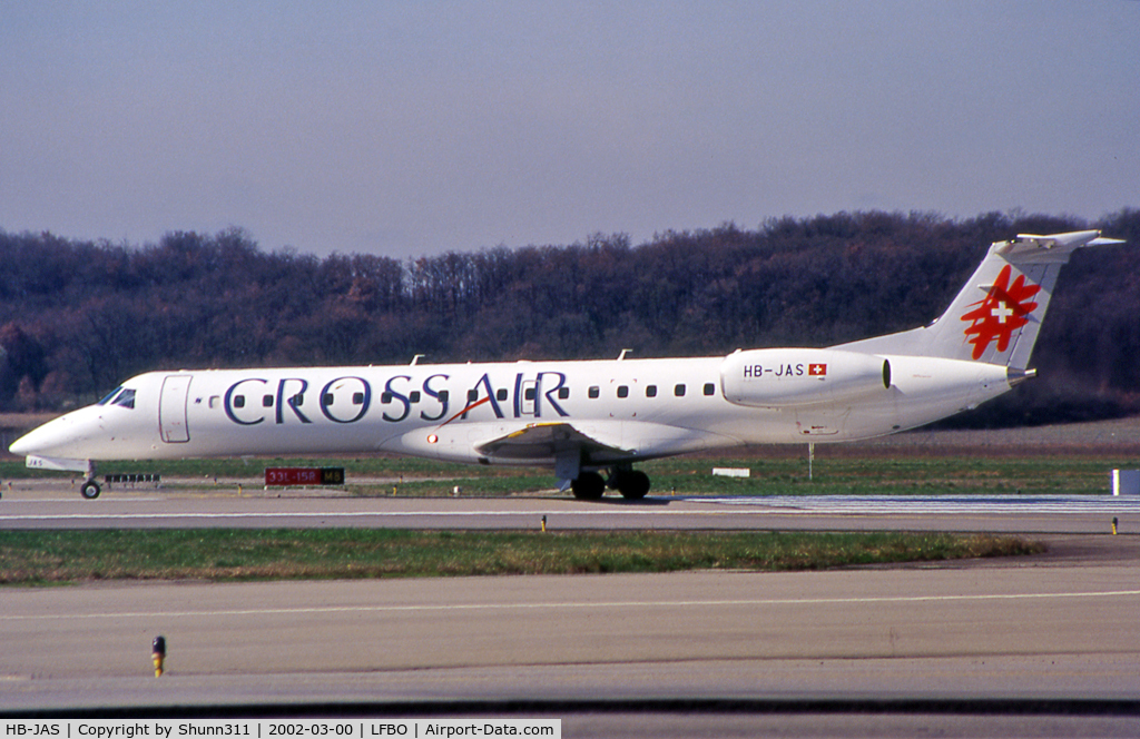 HB-JAS, 2002 Embraer EMB-145LU (ERJ-145LU) C/N 145559, Lining up rwy 15L for departure