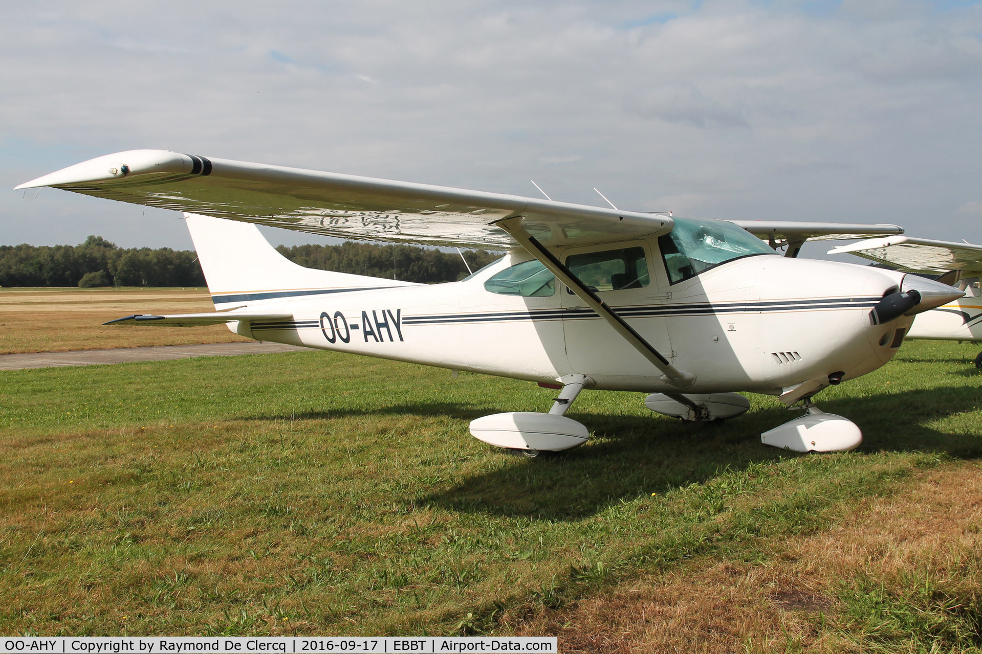 OO-AHY, 1972 Cessna 182P Skylane C/N 18261644, Flying Festival 2016.