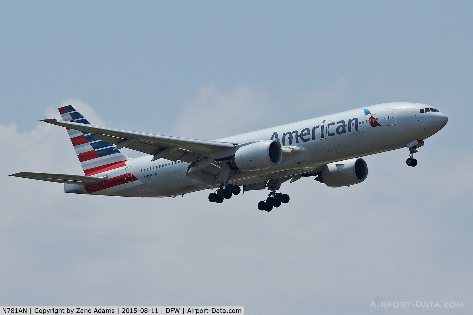N781AN, 2000 Boeing 777-223 C/N 29586, American Airlines arriving at DFW Airport