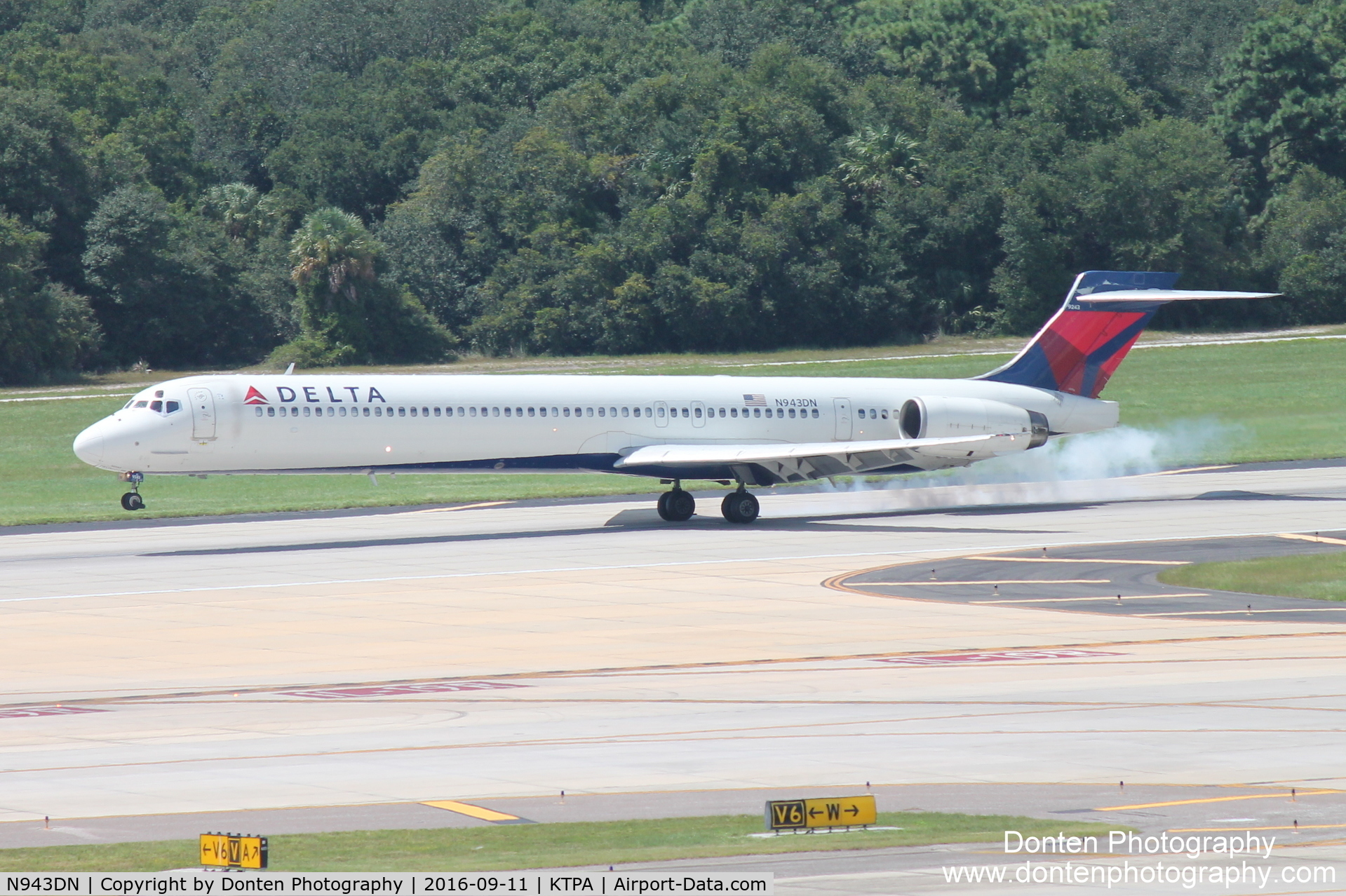 N943DN, 1997 McDonnell Douglas MD-90-30 C/N 53557, Delta Flight 2372 (N943DN) arrives at Tampa International Airport following flight from Hartsfield-Jackson Atlanta International Airport