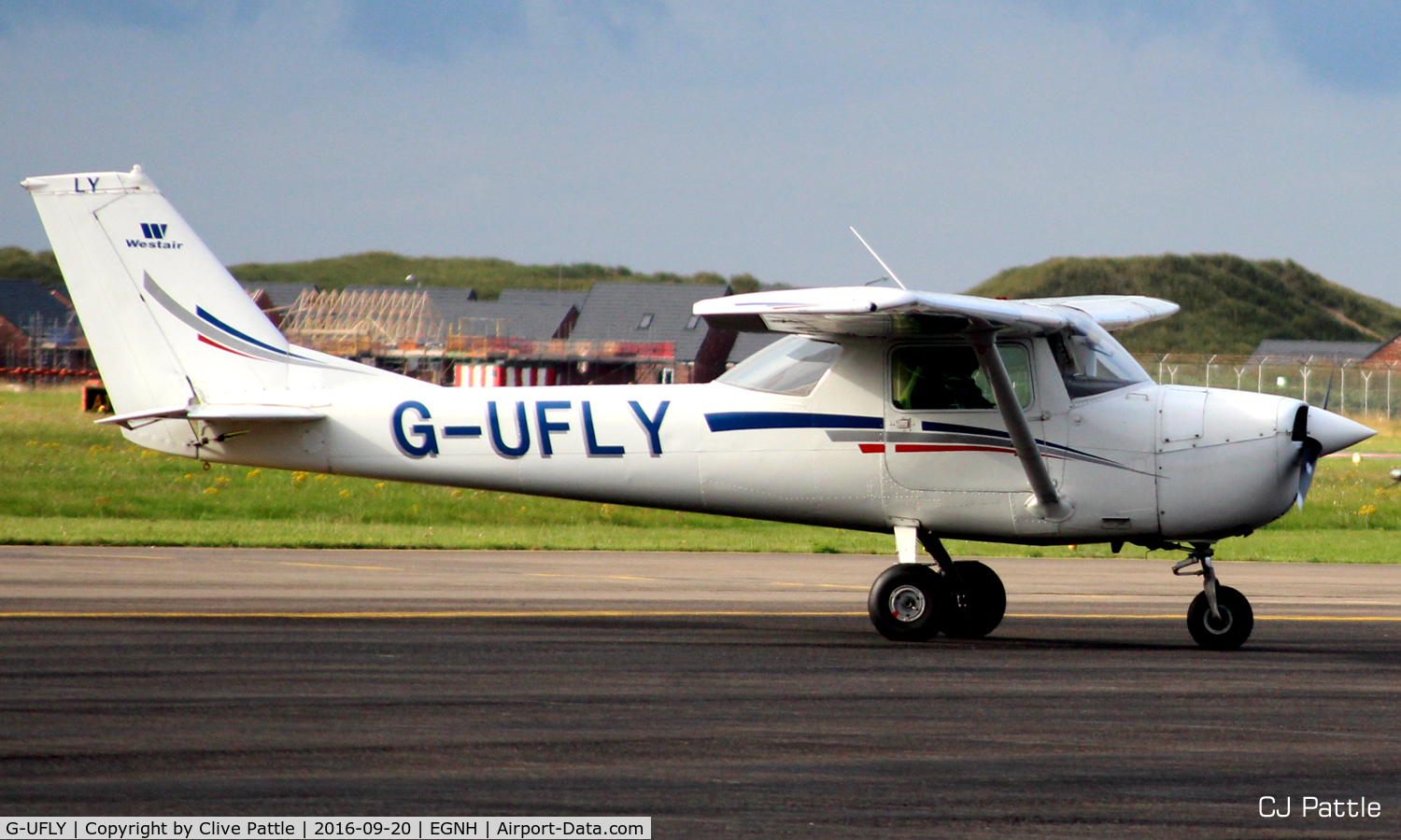 G-UFLY, 1967 Reims F150H C/N 0264, In action at Blackpool EGNH