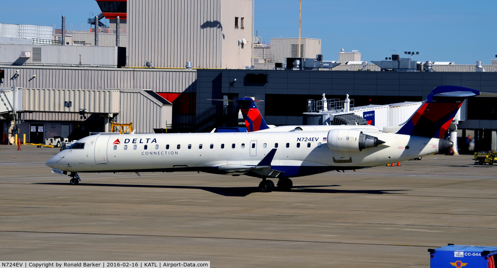 N724EV, 2004 Bombardier CRJ-701 (CL-600-2C10) Regional Jet C/N 10138, Taxi Atlanta