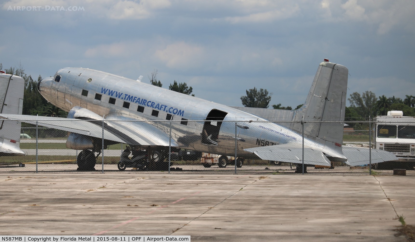 N587MB, 1951 Douglas DC-3S/R4D-8 (C-117D Skytrain) C/N 43312, C-117