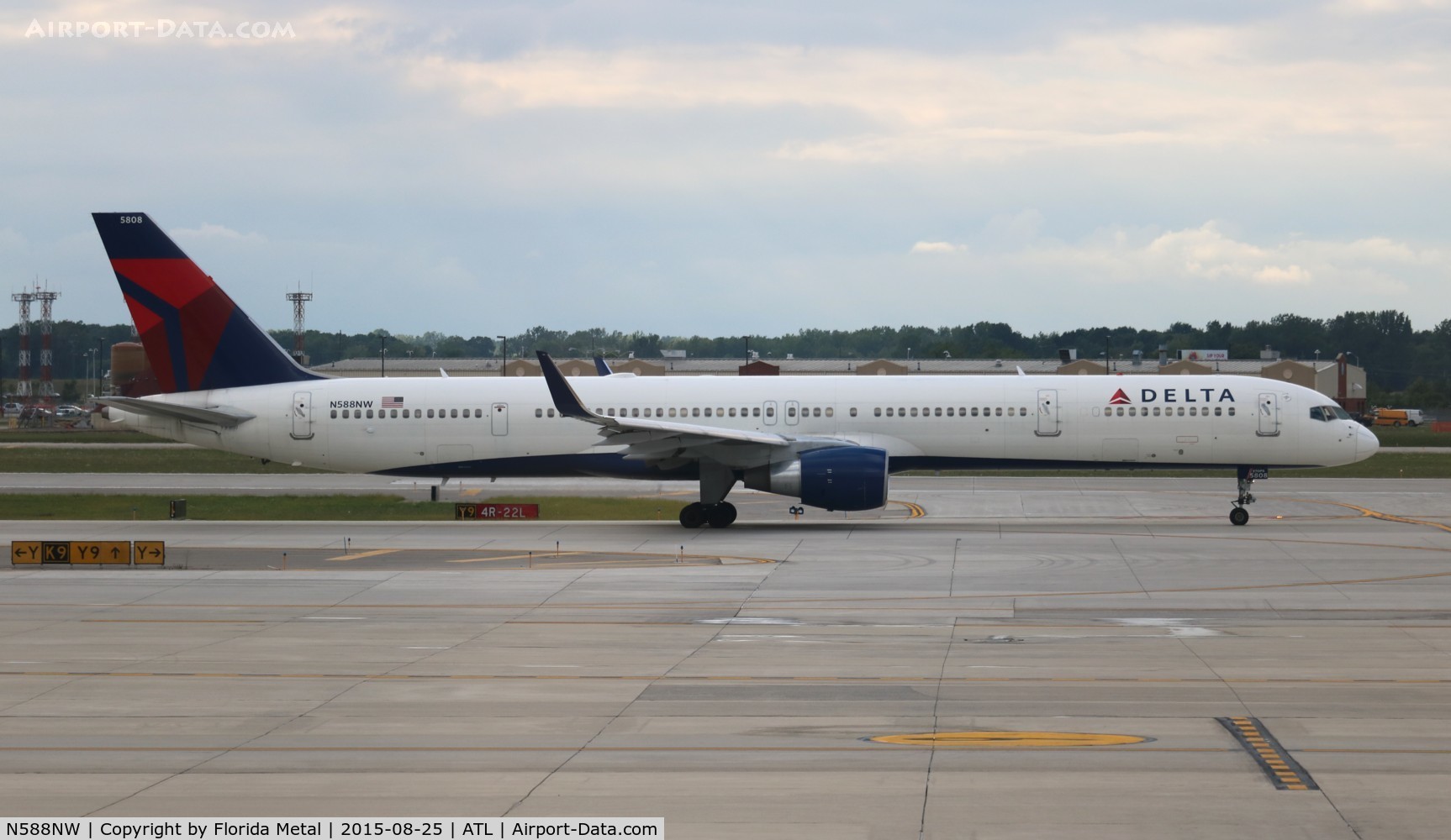 N588NW, 2003 Boeing 757-351 C/N 32988, Delta