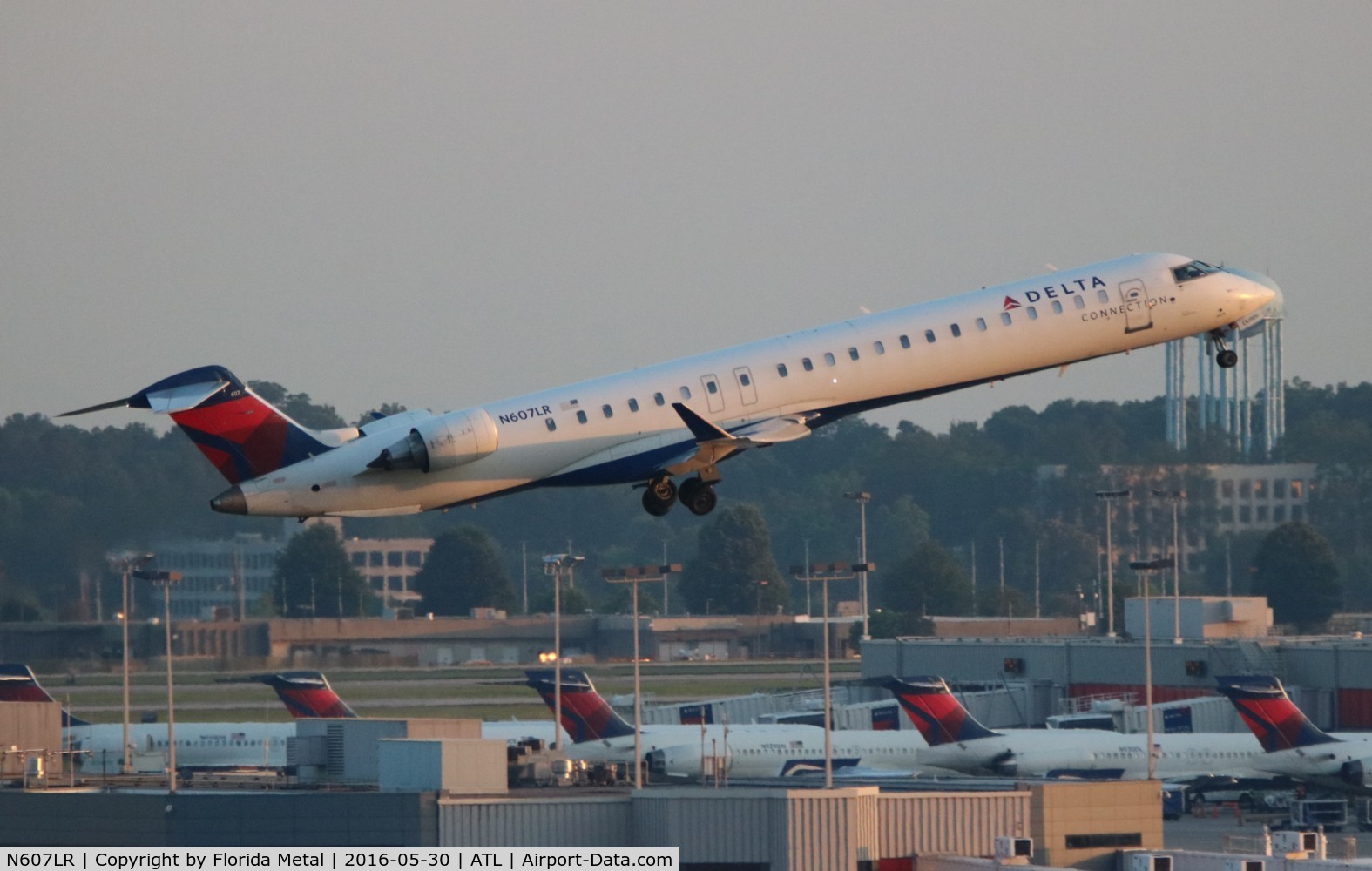 N607LR, 2008 Bombardier CRJ-900ER (CL-600-2D24) C/N 15178, Delta Connection