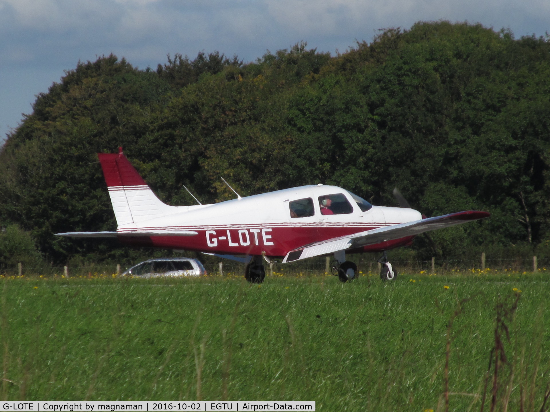 G-LOTE, 1989 Piper PA-28-161 Cadet C/N 2841089, taxy for departure