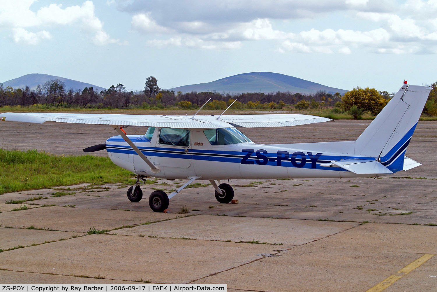 ZS-POY, 1981 Cessna 152 C/N 15285161, Cessna 152 [152-85161] Fisantekraal~ZS 17/09/2006