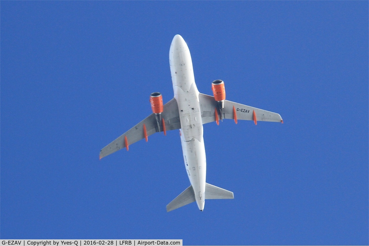 G-EZAV, 2006 Airbus A319-111 C/N 2803, Airbus A319-111, Glide path pattern rwy 07R, Brest-Bretagne Airport (LFRB-BES)