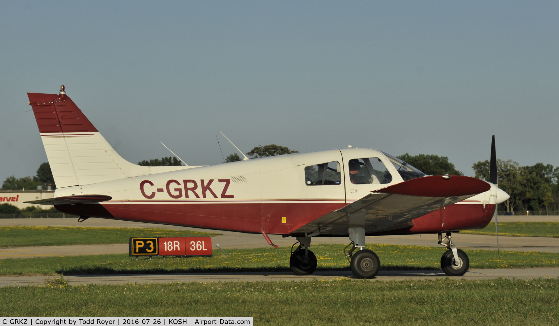 C-GRKZ, 1974 Piper PA-28-140 C/N 28-745072, Taxiing at Airventure 2016