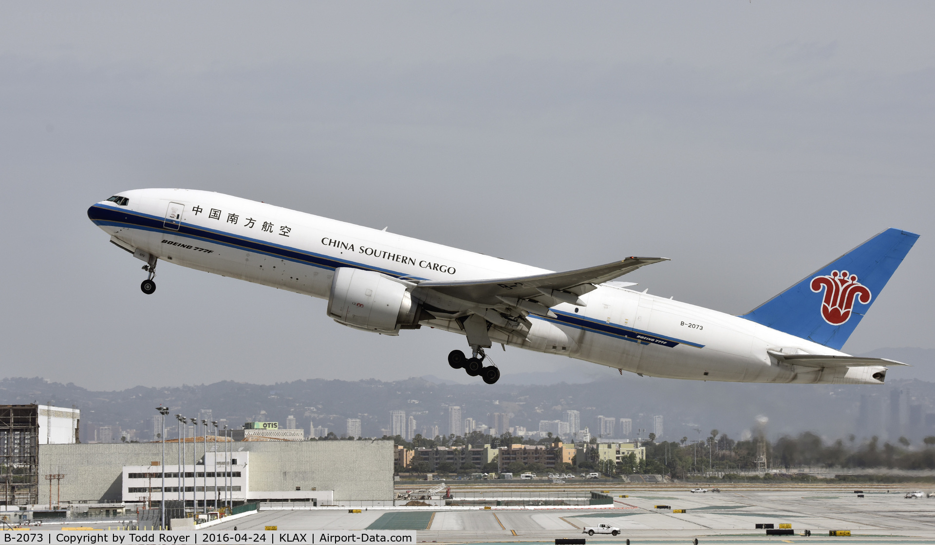 B-2073, 2009 Boeing 777-F1B C/N 37311, Departing LAX