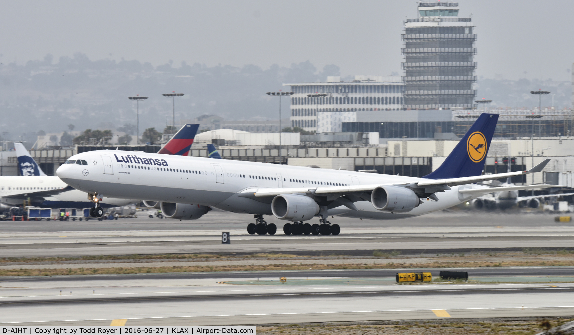 D-AIHT, 2008 Airbus A340-642 C/N 846, Departing LAX