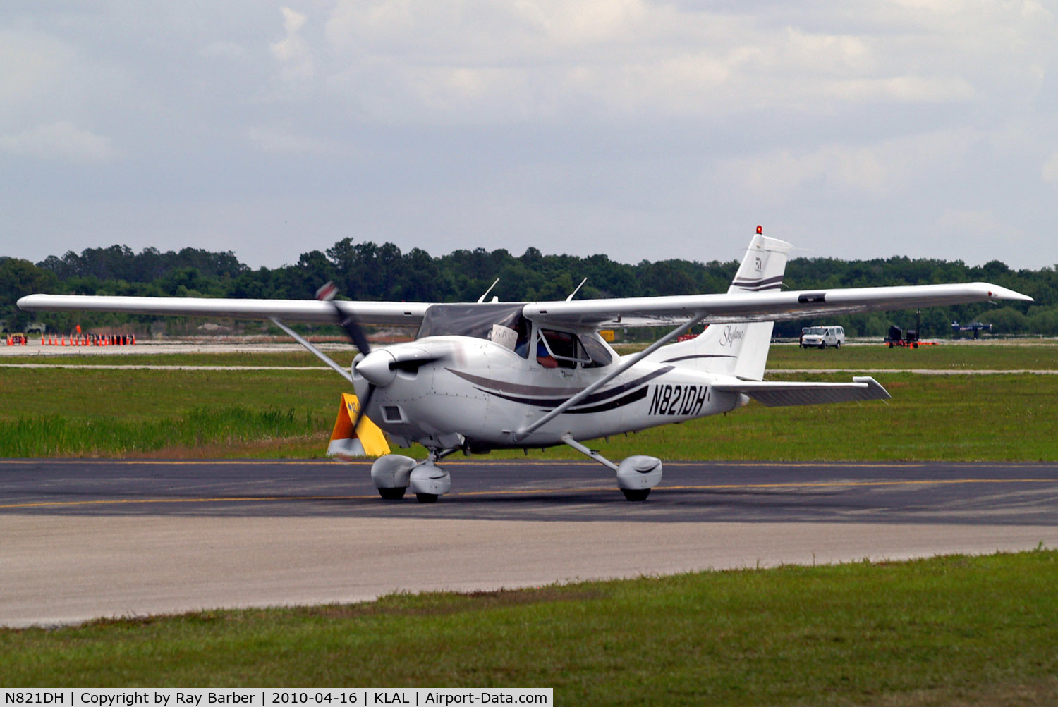 N821DH, 2000 Cessna 182S Skylane C/N 18280710, Cessna 182S Skylane [182-80710] Lakeland-Linder~N 16/04/2010