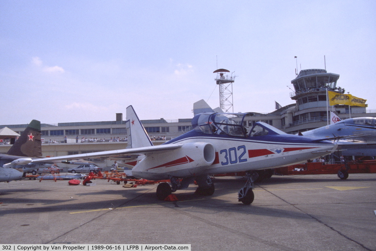 302, 1987 Sukhoi Su-28 C/N unknown, Sukhoi Su-28, a proposed trainer aircraft, based on the Su-25 Frogfoot. Le Bourget, 1989