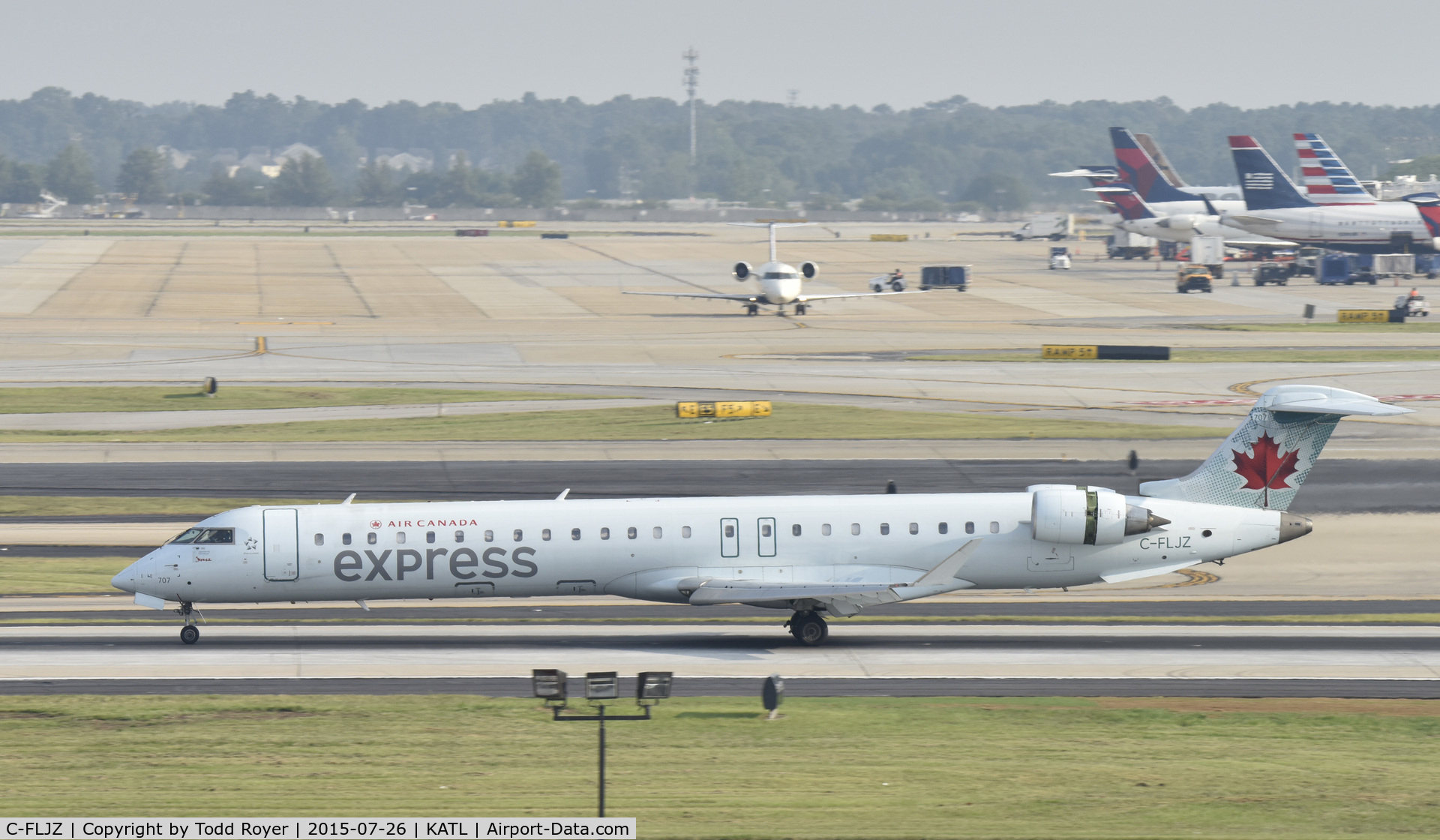 C-FLJZ, 2005 Canadair CRJ-705ER (CL-600-2D15) Regional Jet C/N 15045, Arriving at Atlanta