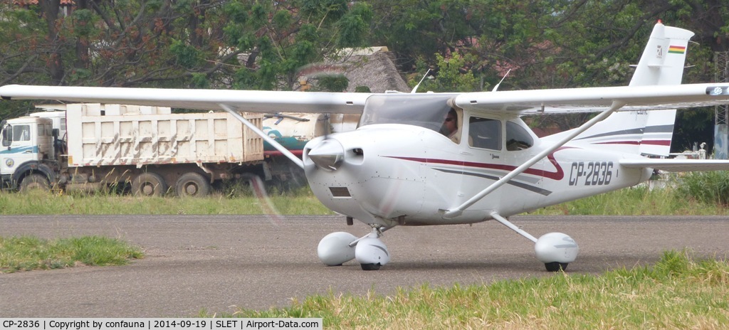 CP-2836, 2001 Cessna 182T Skylane C/N 18281014, Taxiing in El Trompillo