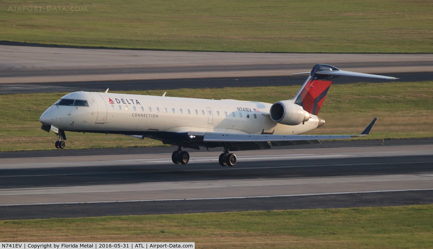 N741EV, 2004 Bombardier CRJ-701ER (CL-600-2C10) Regional Jet C/N 10155, Delta Connection