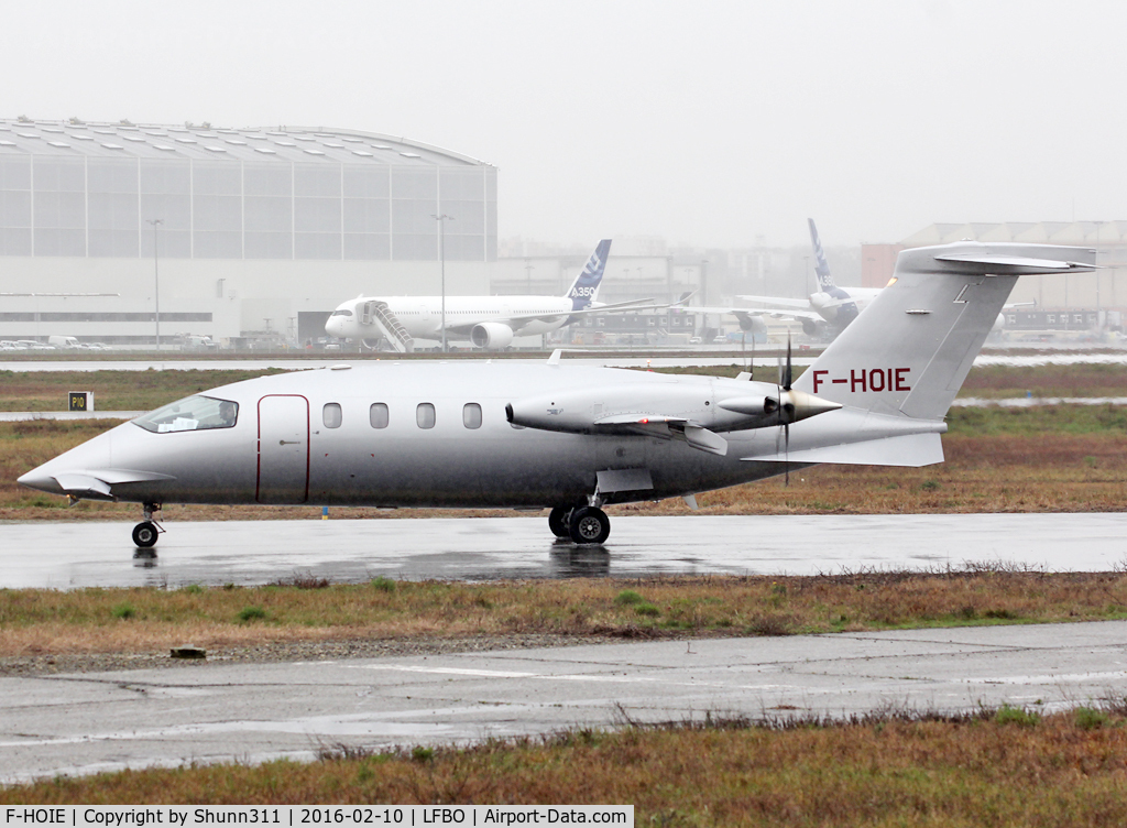 F-HOIE, 2011 Piaggio P-180 Avanti II C/N 1225, Taxiing holding point rwy 32R for departure...