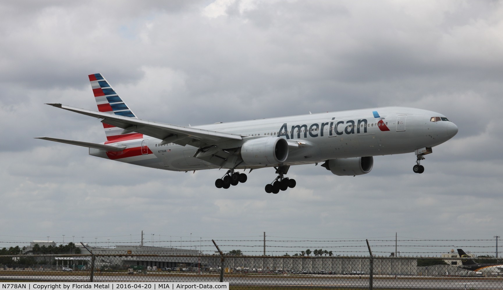 N778AN, 1999 Boeing 777-223 C/N 29587, American