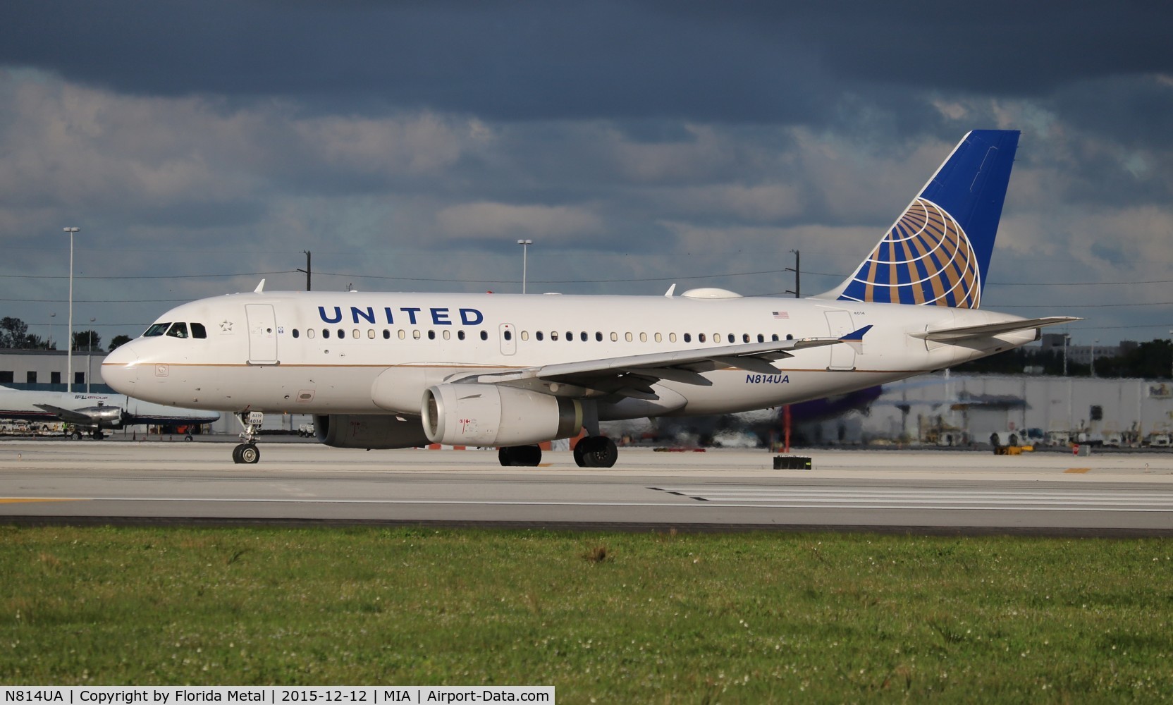 N814UA, 1998 Airbus A319-131 C/N 862, United