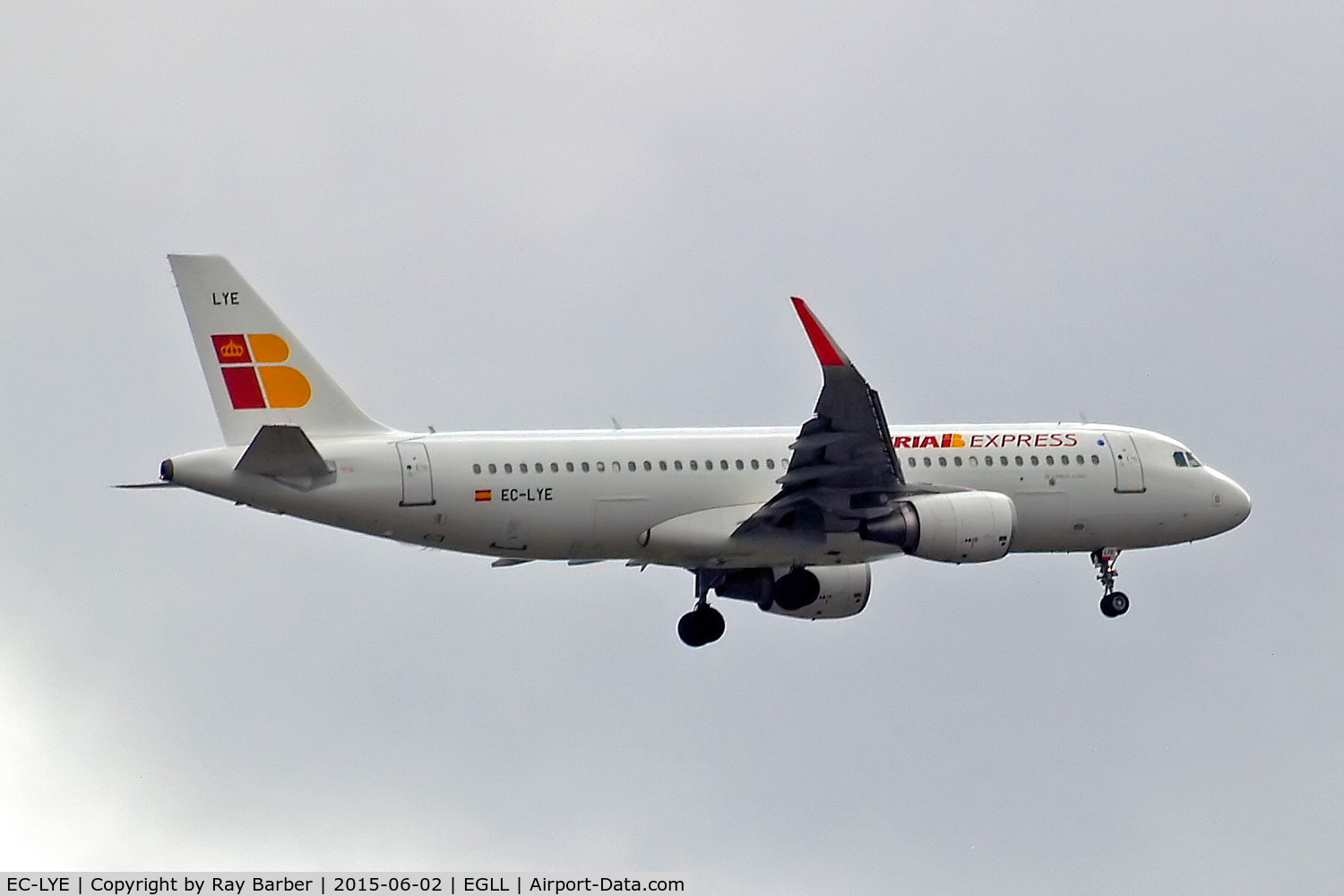 EC-LYE, 2013 Airbus A320-216 C/N 5729, Airbus A320-216(SL) [5729] (Iberia Express) Home~G 02/06/2015. On approach 27L.
