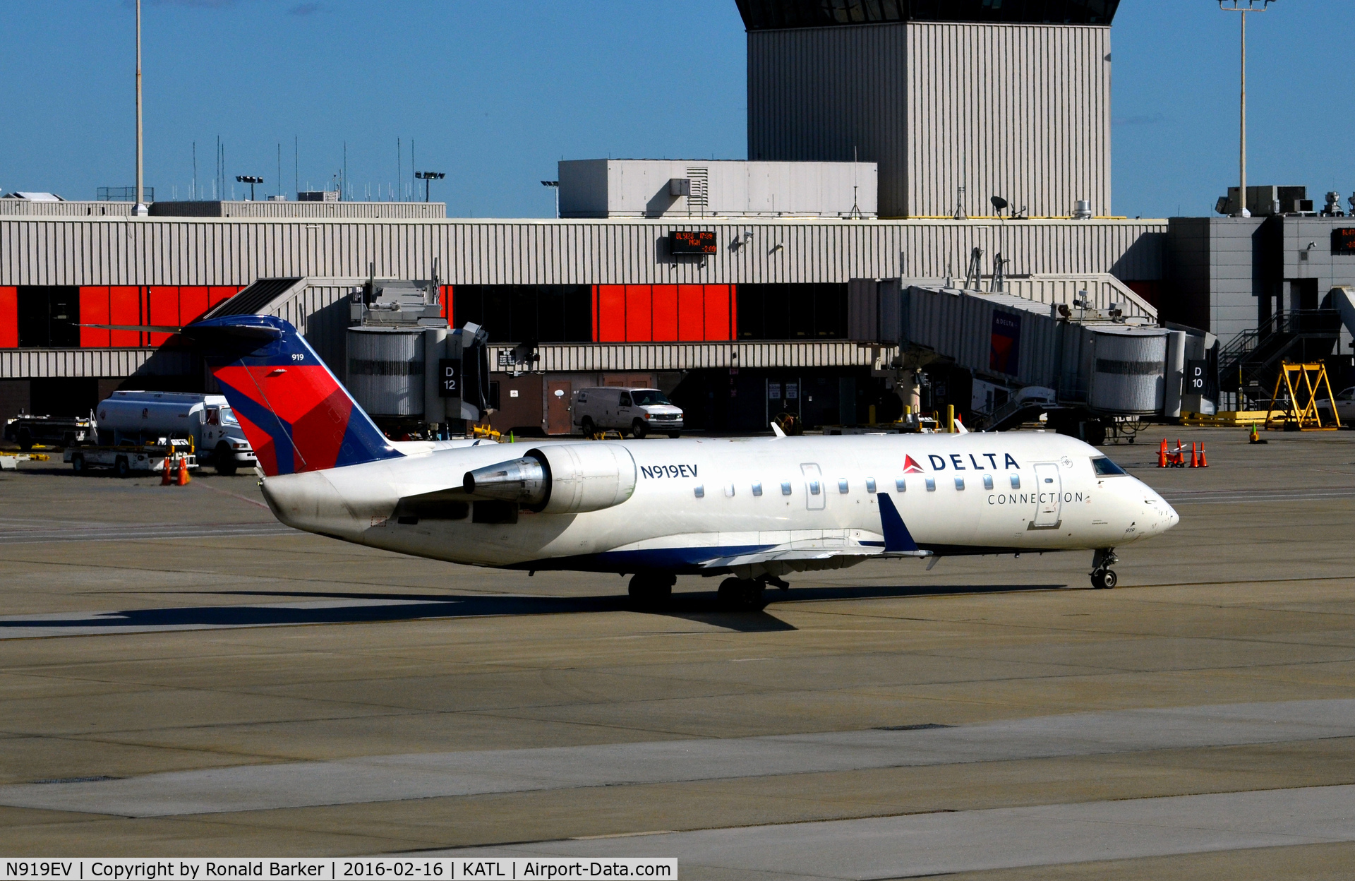 N919EV, 2003 Bombardier CRJ-200ER (CL-600-2B19) C/N 7780, taxi for takeoff Atlanta