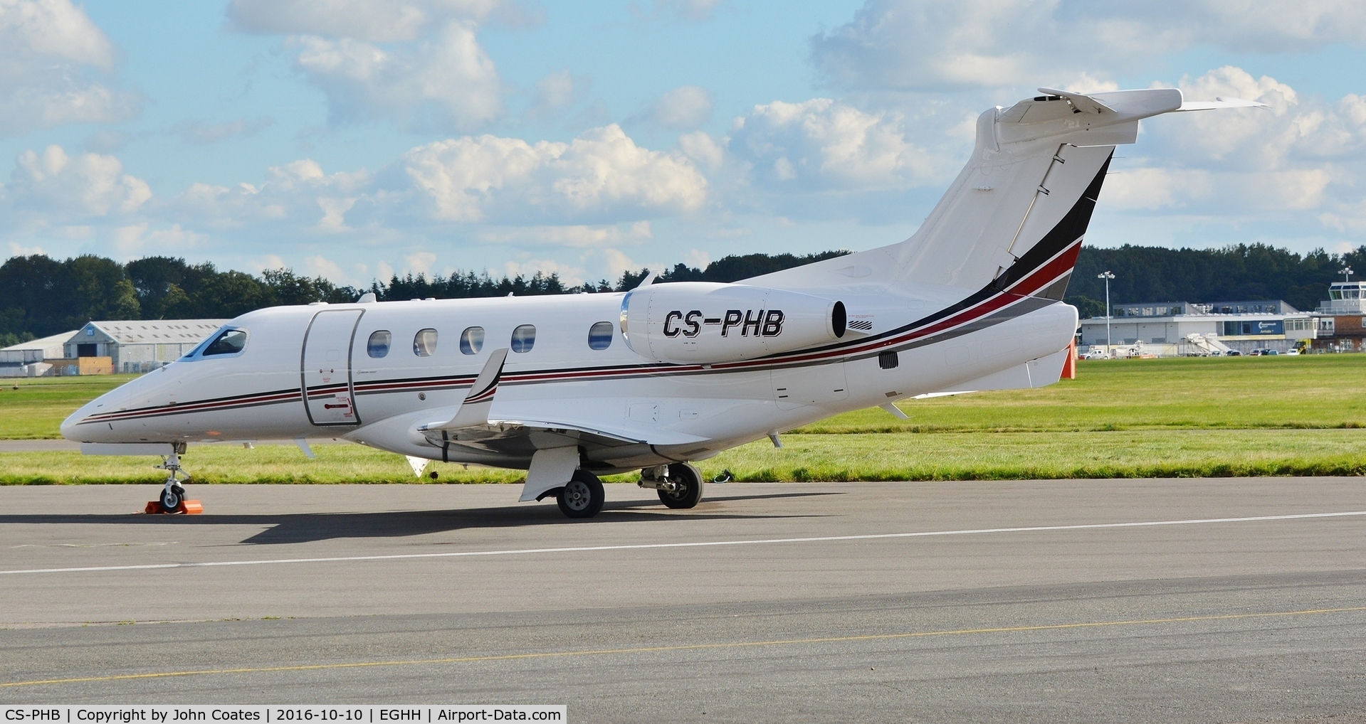 CS-PHB, 2014 Embraer EMB-505 Phenom 300 C/N 50500209, Visitor at Signatures