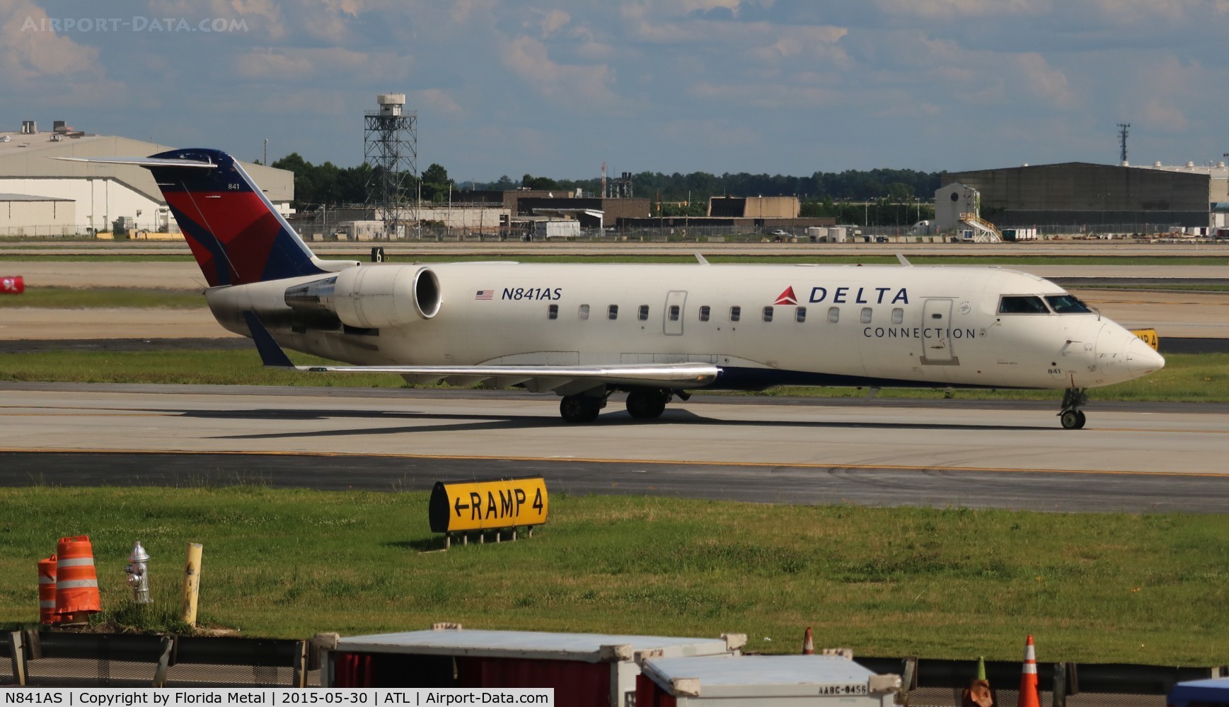 N841AS, 1999 Bombardier CRJ-200ER (CL-600-2B19) C/N 7300, Delta Connection