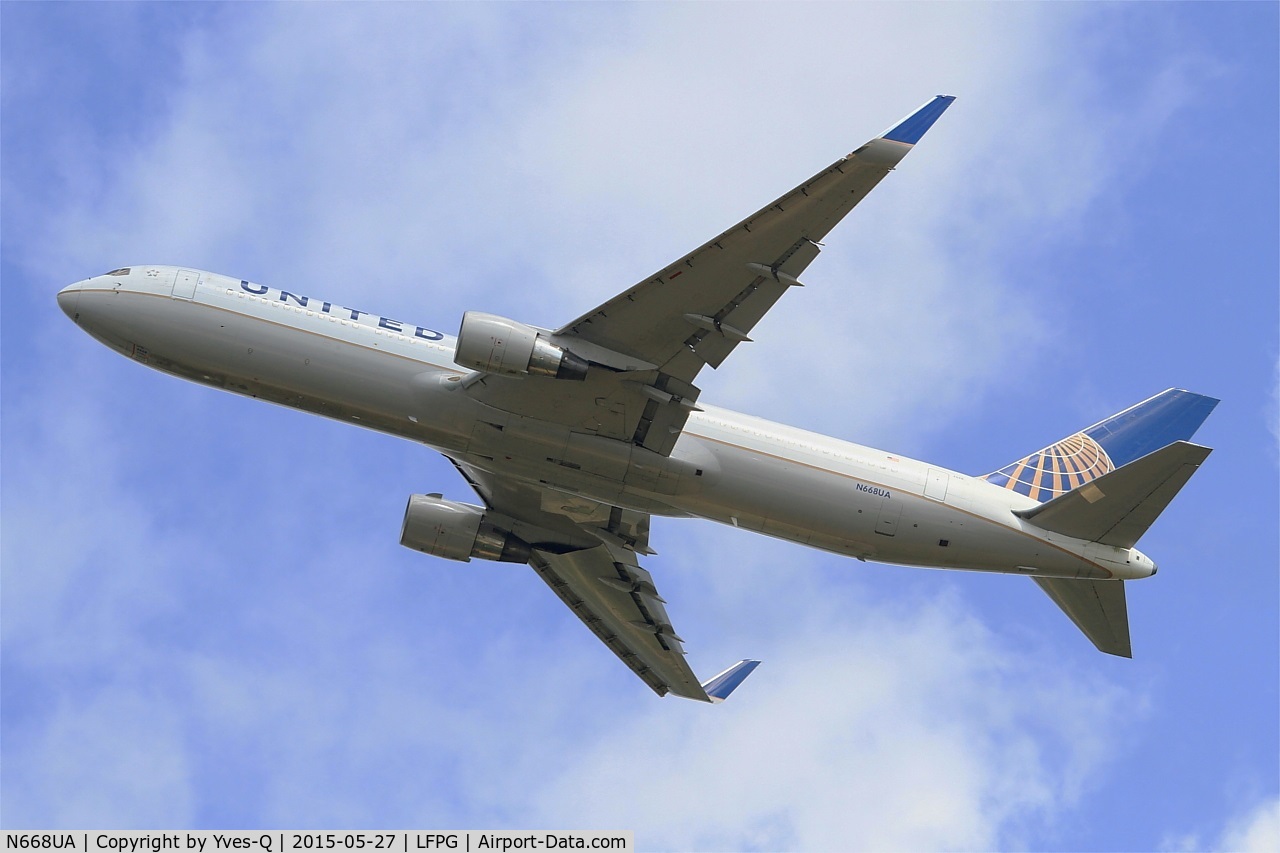 N668UA, 1999 Boeing 767-322 C/N 30024, Boeing 767-322, Take off rwy 27L, Roissy Charles De Gaulle airport (LFPG-CDG)