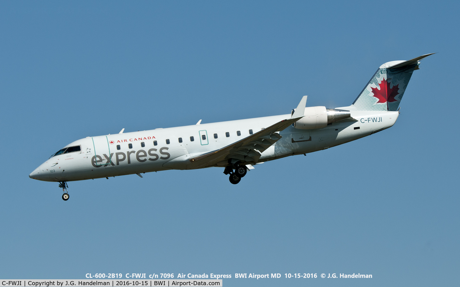 C-FWJI, 1995 Canadair CRJ-100ER (CL-600-2B19) C/N 7096, On final to 33L.