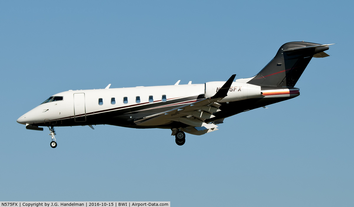 N575FX, 2015 Bombardier Challenger 300 (BD-100-1A10) C/N 20578, on final to 33L.