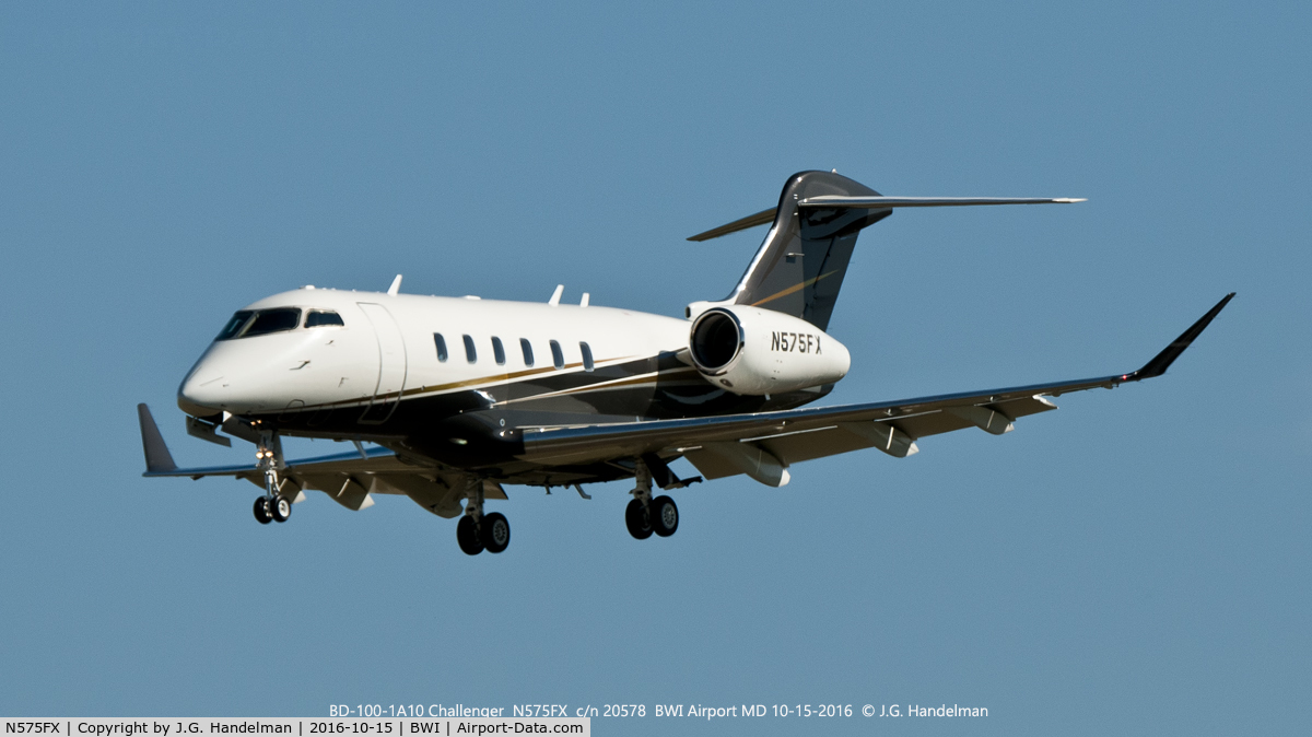 N575FX, 2015 Bombardier Challenger 300 (BD-100-1A10) C/N 20578, On approach to 33L.